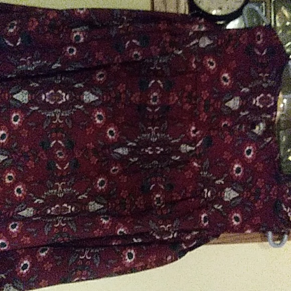 Two ladies Rewind blouses.. Size XL - Picture 6 of 8